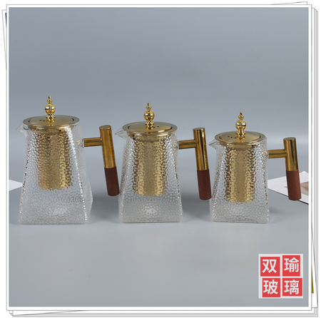 Hammer patterned square oil pot