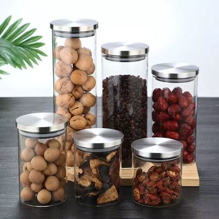 Circular steel lid with fine stripes